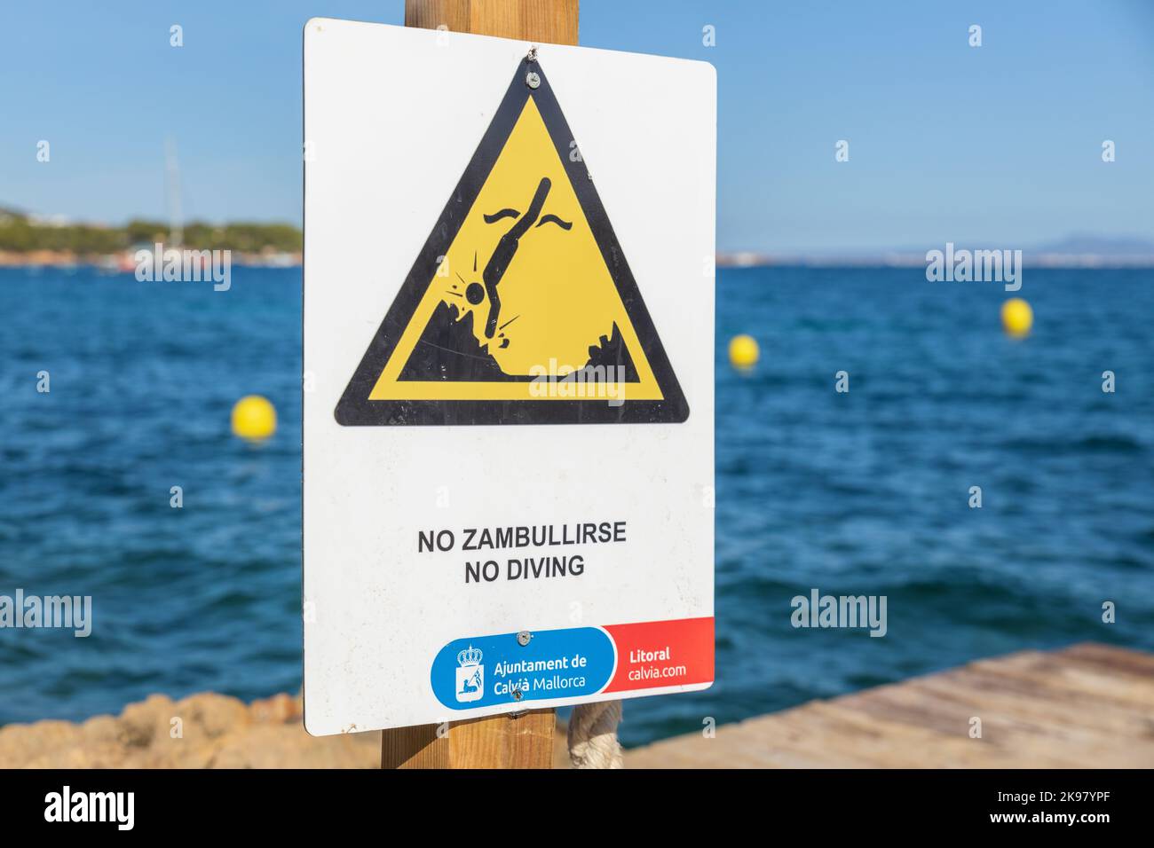 Tauchen verboten Schild an der Küste der Insel Mallorca, Spanien Stockfoto