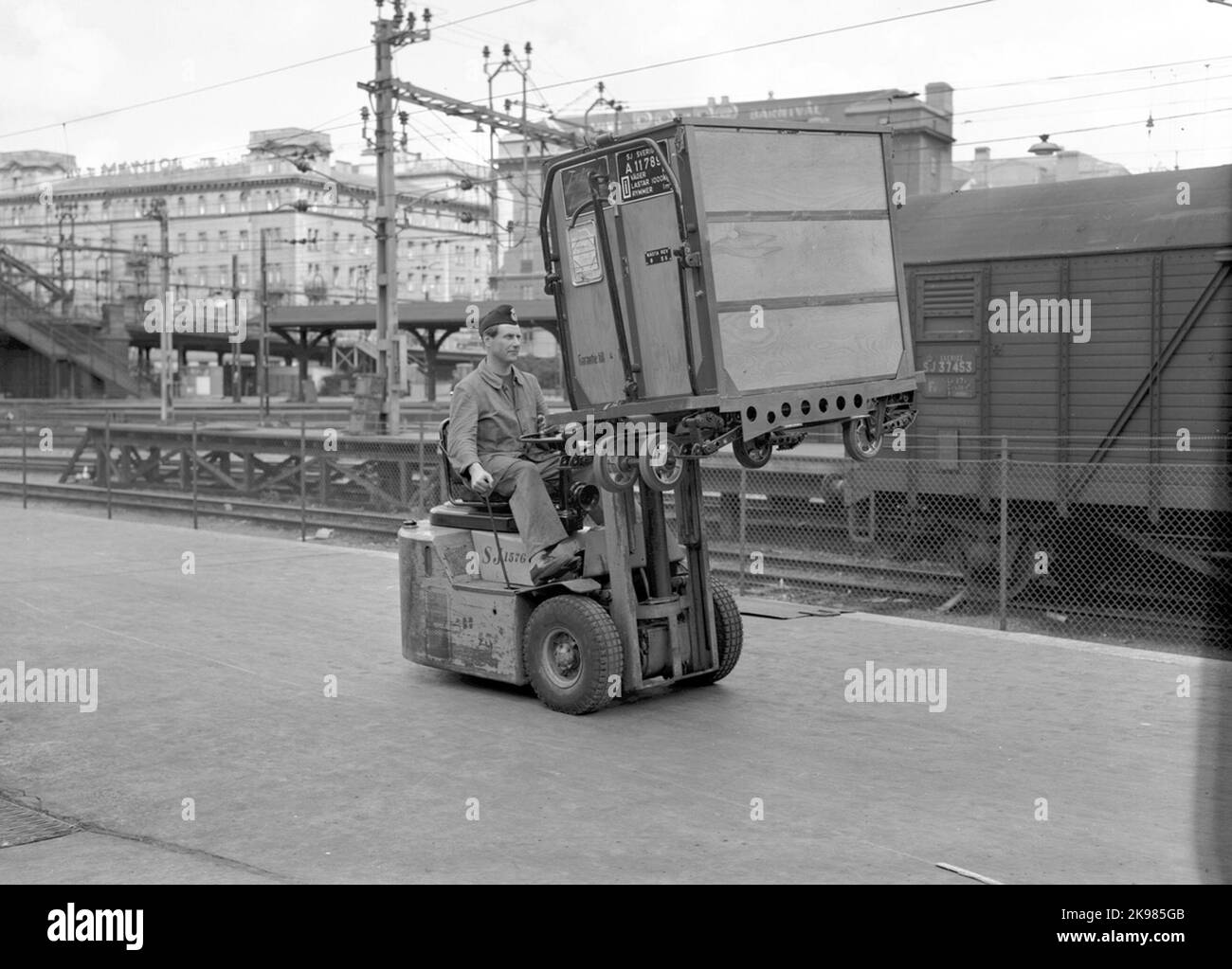 Gabelstapler mit kleinen Behältern, Stockholm C Stockfoto