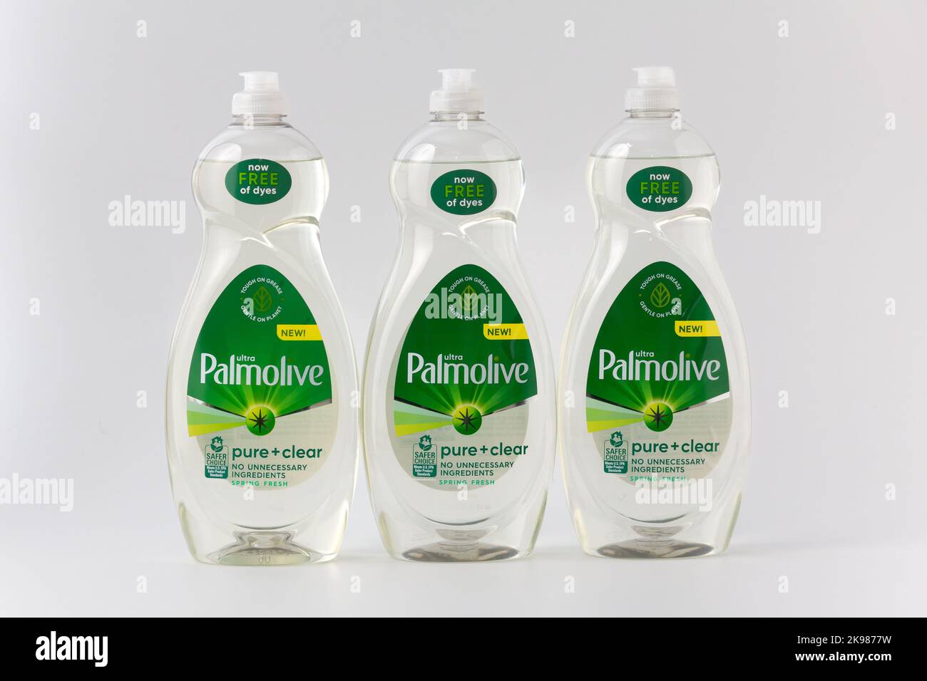 ST. PAUL, MN, USA - 26. OKTOBER 2022: Palmolive Pure and Clear Geschirrspülmittel und Markenlogo. Stockfoto