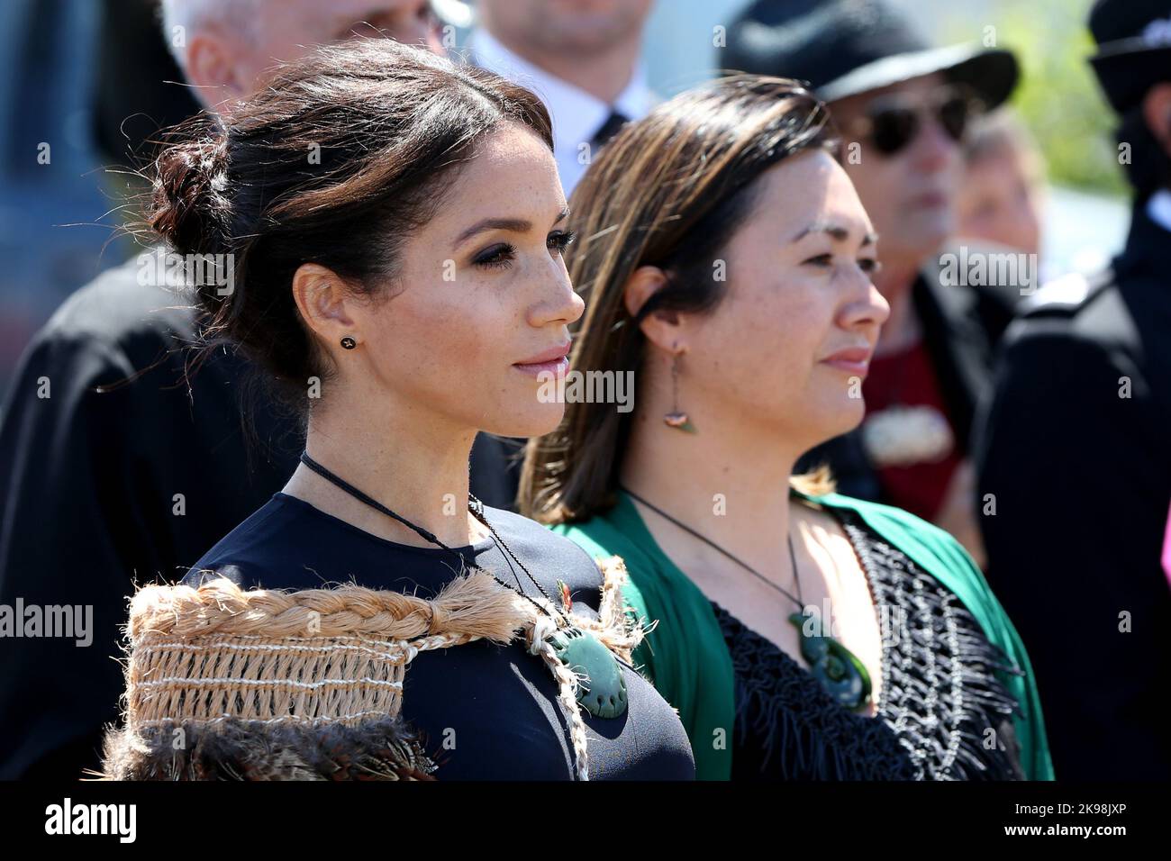 Die Herzogin von Sussex beobachtet ein Wero, eine zeremonielle Herausforderung und eine alte Kriegertradition von Māori, um festzustellen, ob Besucher in Frieden kamen Stockfoto
