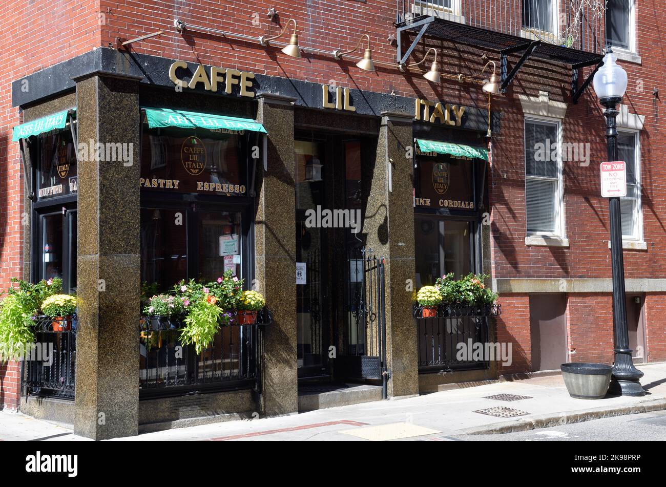 Boston, Massachusetts, USA. Ein Café und Kaffeehaus in Bostons North End Nachbarschaft. Stockfoto