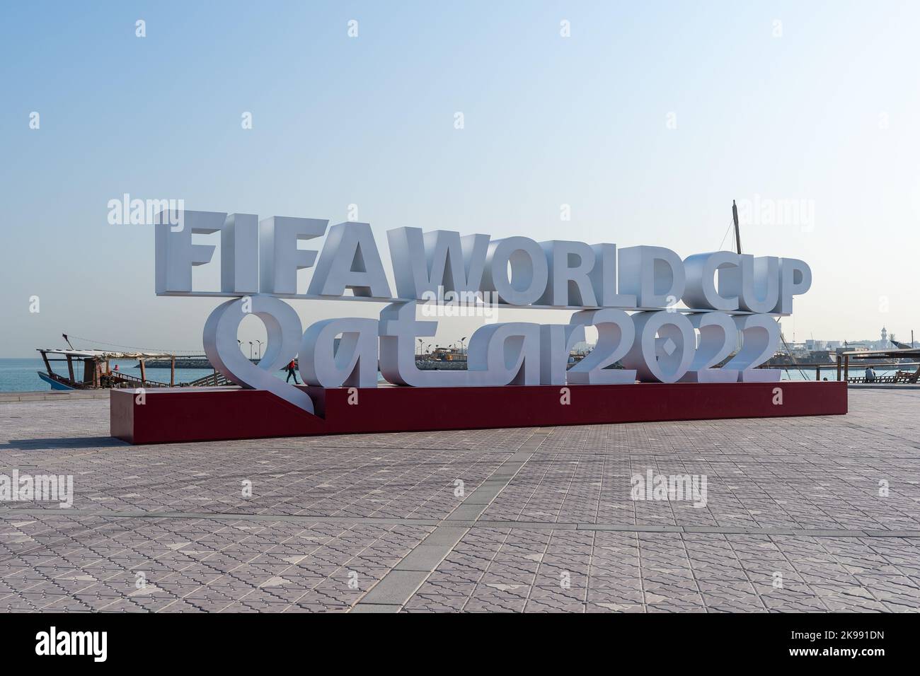 Wortskulptur FIFA World Cup Qatar 2022 befindet sich in Doha corniche, Katar. Stockfoto