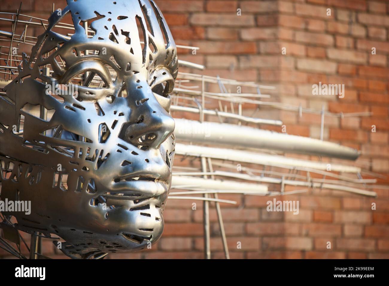 Katalonien Hauptstadt Barcelona in Spanien. Horizon Head von Jordi Díez Fernández, Edelstahlskulptur Stockfoto