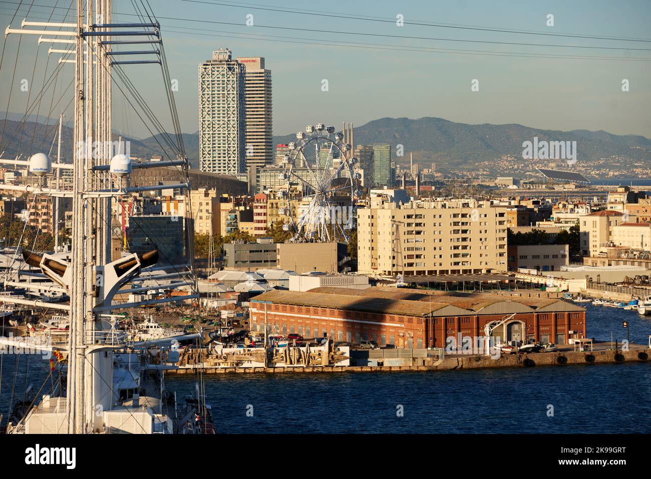 Katalonien Hauptstadt Barcelona in Spanien. Club Med 2 ein computergesteuerter 5-Mast-Staysail-Schoner im Hafen Stockfoto