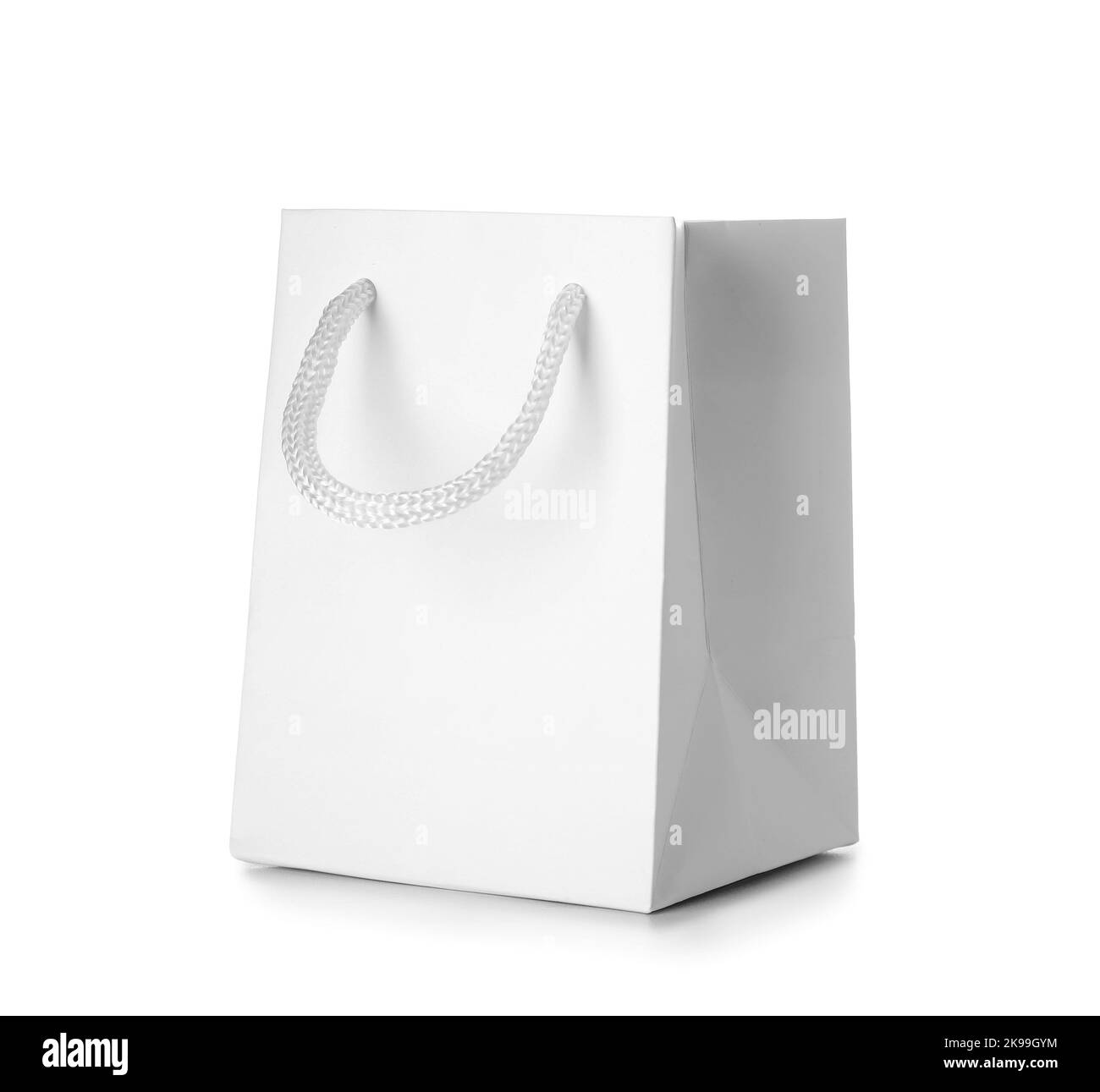 Einkaufstasche auf weißem Hintergrund. Angebot „Black Friday“ Stockfoto