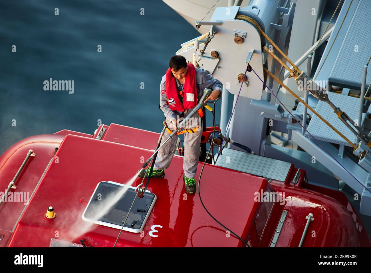 Hafenstadt Ajacio Hauptstadt von Korsika, französische Insel im Mittelmeer. Jet Washing ein Kreuzfahrt-Linienretter Stockfoto