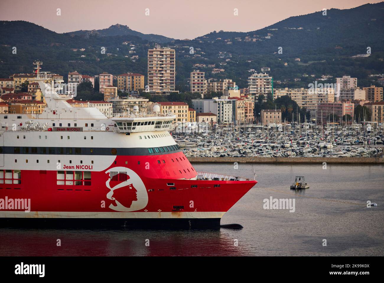 Hafenstadt Ajacio Hauptstadt von Korsika, französische Insel im Mittelmeer. Marian und Fährhafen Jean Nicoli, Corsica Linea Fähre Stockfoto