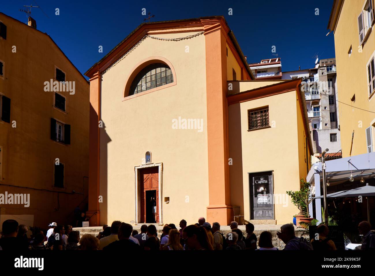 Hafenstadt Ajacio Hauptstadt von Korsika, französische Insel im Mittelmeer. Kirche von Saint-Roch Stockfoto