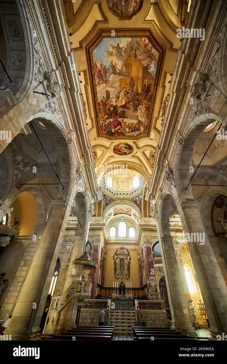 Hafenstadt Cagliari Hauptstadt der italienischen Mittelmeerinsel Sardinien. Duomo di Cagliari, üppiges Domplatterdach Stockfoto