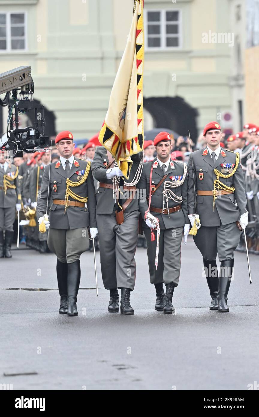 Wien, Österreich. 26. Okt. 2022. Österreichischer Nationalfeiertag 2022 in Wien am Heldenplatz. Wachbataillon bei der Parade Stockfoto