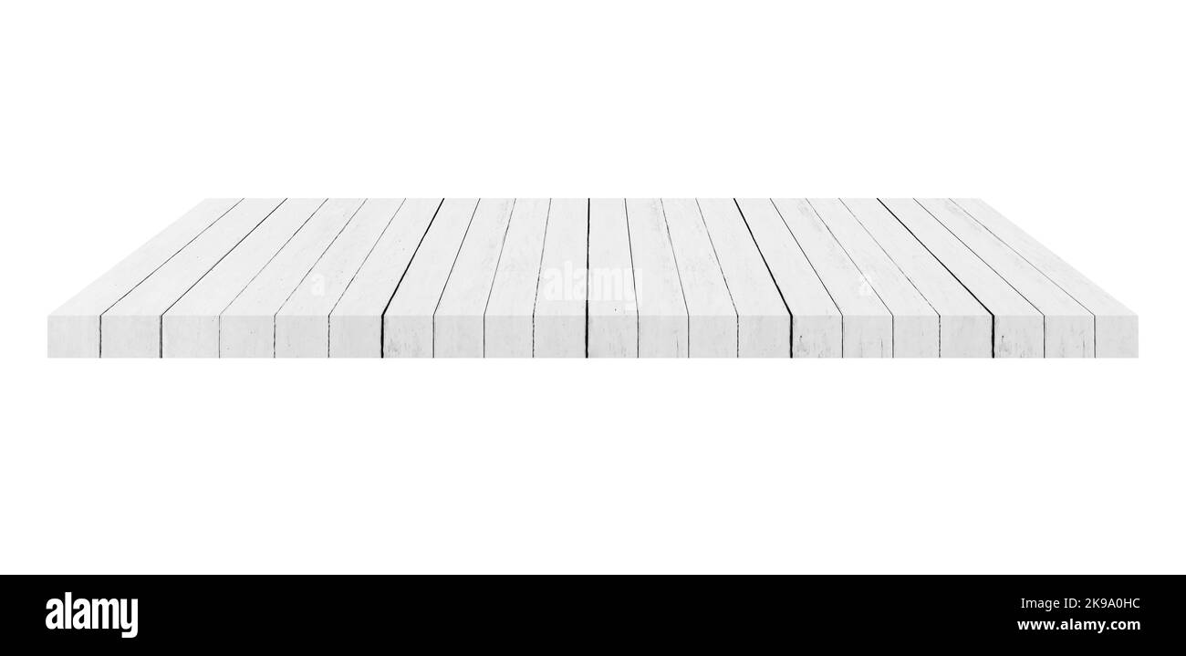 Holzregal auf isoliertem weißem Hintergrund mit Platz Stockfoto