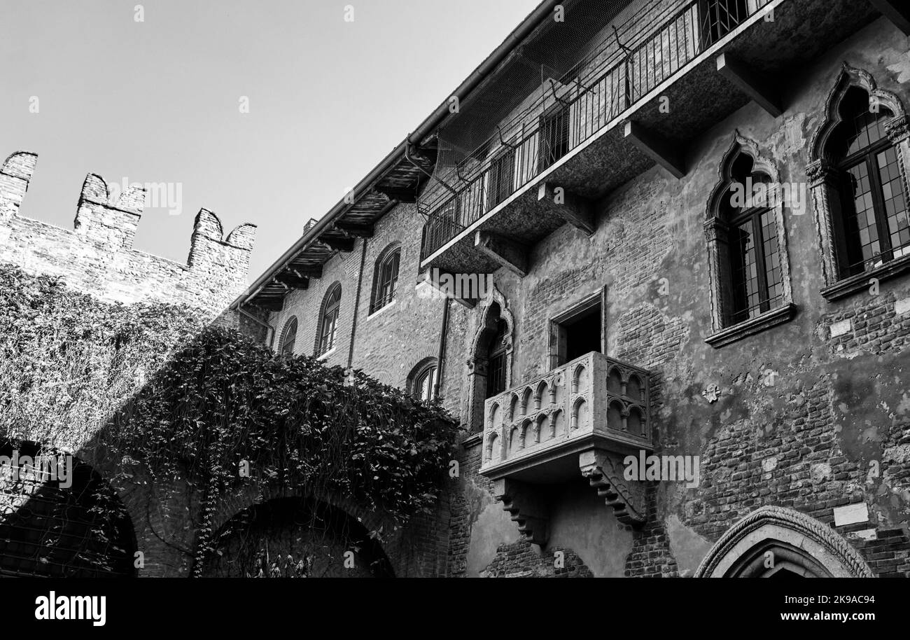 Blick auf den Balkon von Juliet Capulet Haus in Verona, Venetien, Italien Stockfoto