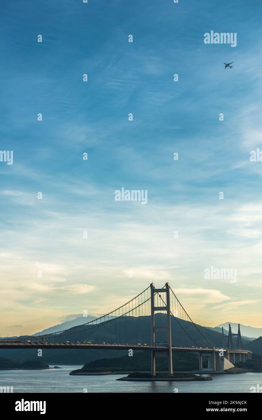 Die Brücken Tsing Ma und Kap Shui Mun verbinden die Inseln Tsing Yi und Lantau mit dem internationalen Flughafen Hongkong Stockfoto