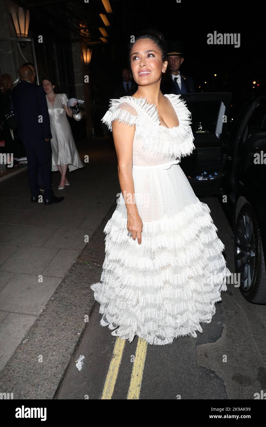 Die Mexikanerin Salma Hayek verlässt Edward Enninfuls Buchvorstellung