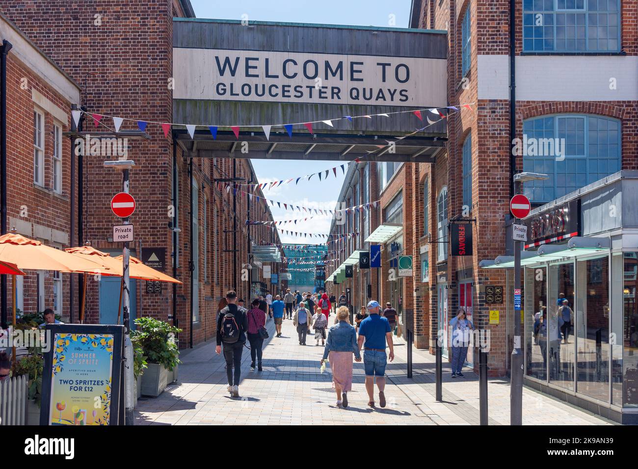 Eintritt zum Gloucester Quays Outlet Shopping Centre, Gloucester Docks, Gloucester, Gloucestershire, England, Vereinigtes Königreich Stockfoto