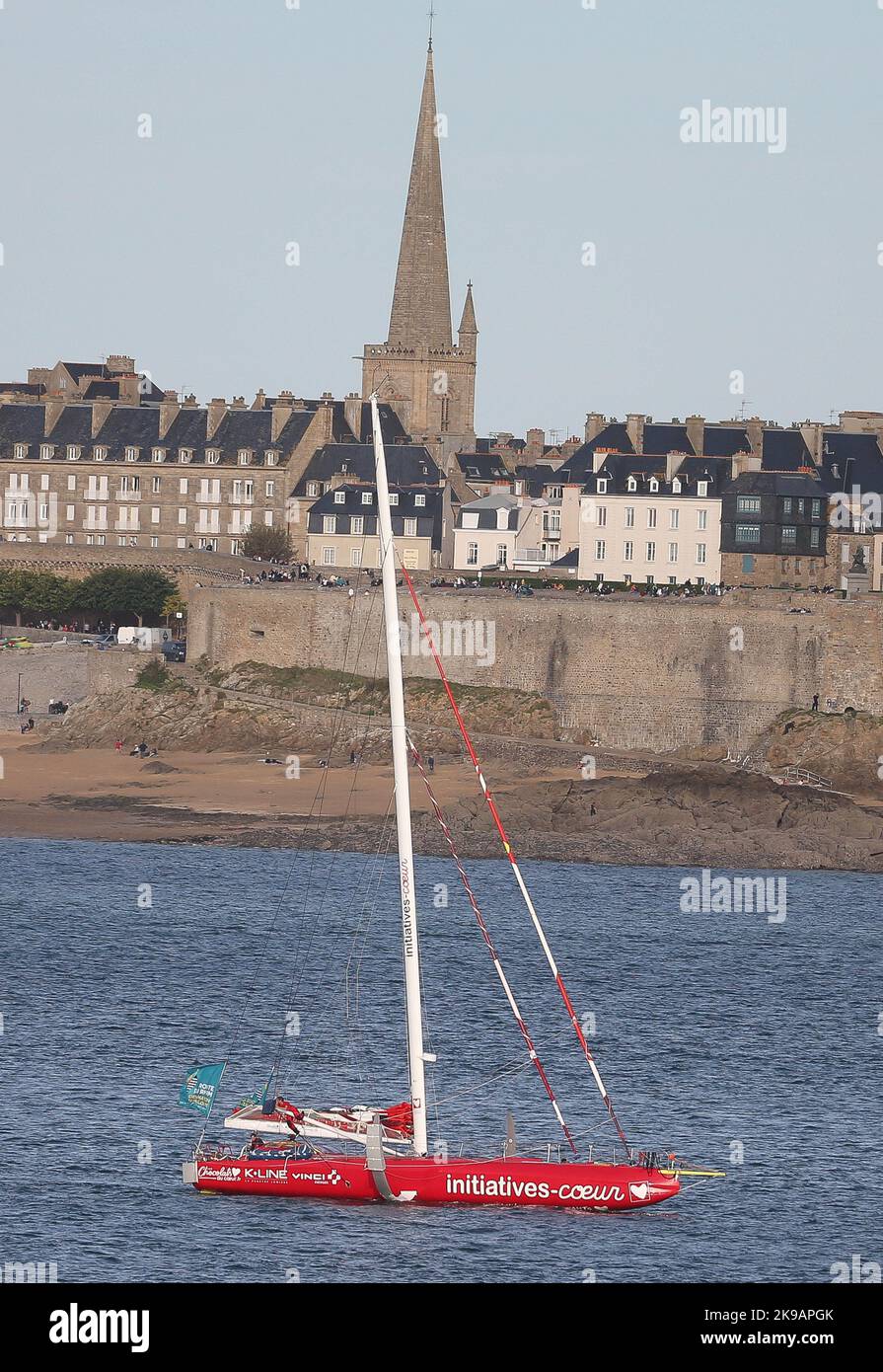 IMOCA, INITIATIVES COEUR, Skipper Samantha Davies während des Vorstarts der Route du Rhum-Destination Guadeloupe 2022, Solo-Transatlantikrennen, Saint-Malo - Guadeloupe (6.562 Kilometer) am 26. Oktober 2022 in Saint-Malo, Frankreich - Foto: Laurent Lairys/DPPI/LiveMedia Stockfoto