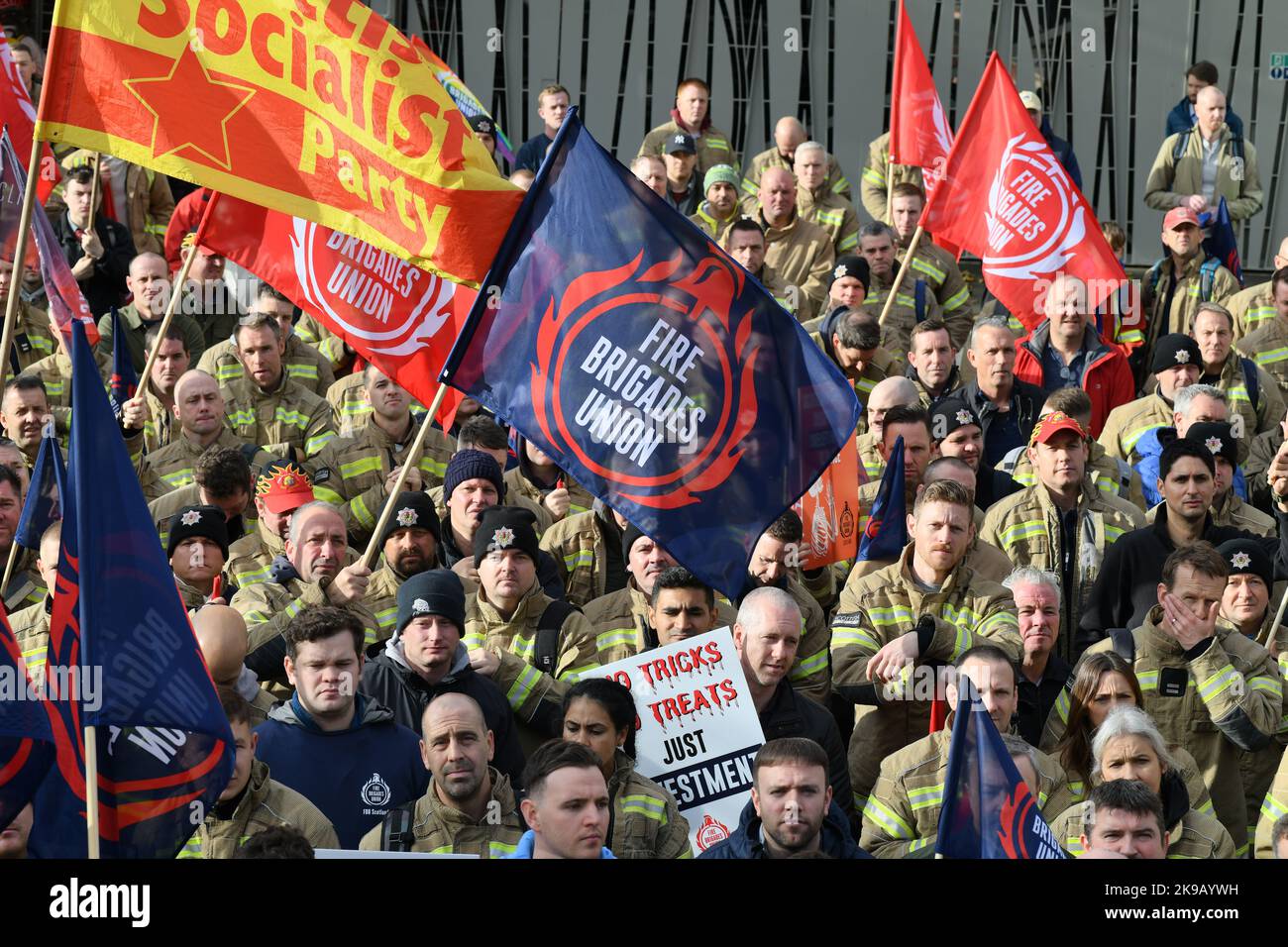 Edinburgh Schottland, Großbritannien 27. Oktober 2022. Feuerwehrleute im schottischen Parlament, um gegen Kürzungen des Dienstes und für eine bessere Bezahlung zu kämpfen. Credit sst/alamy live News Stockfoto