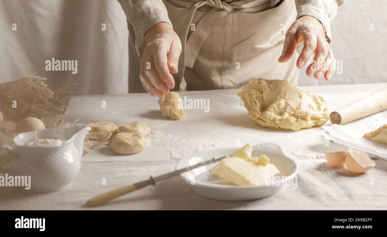 Grandma pizza pie -Fotos und -Bildmaterial in hoher Auflösung – Alamy Grandma pizza pie -Fotos und -Bildmaterial in hoher Auflösung – Alamy