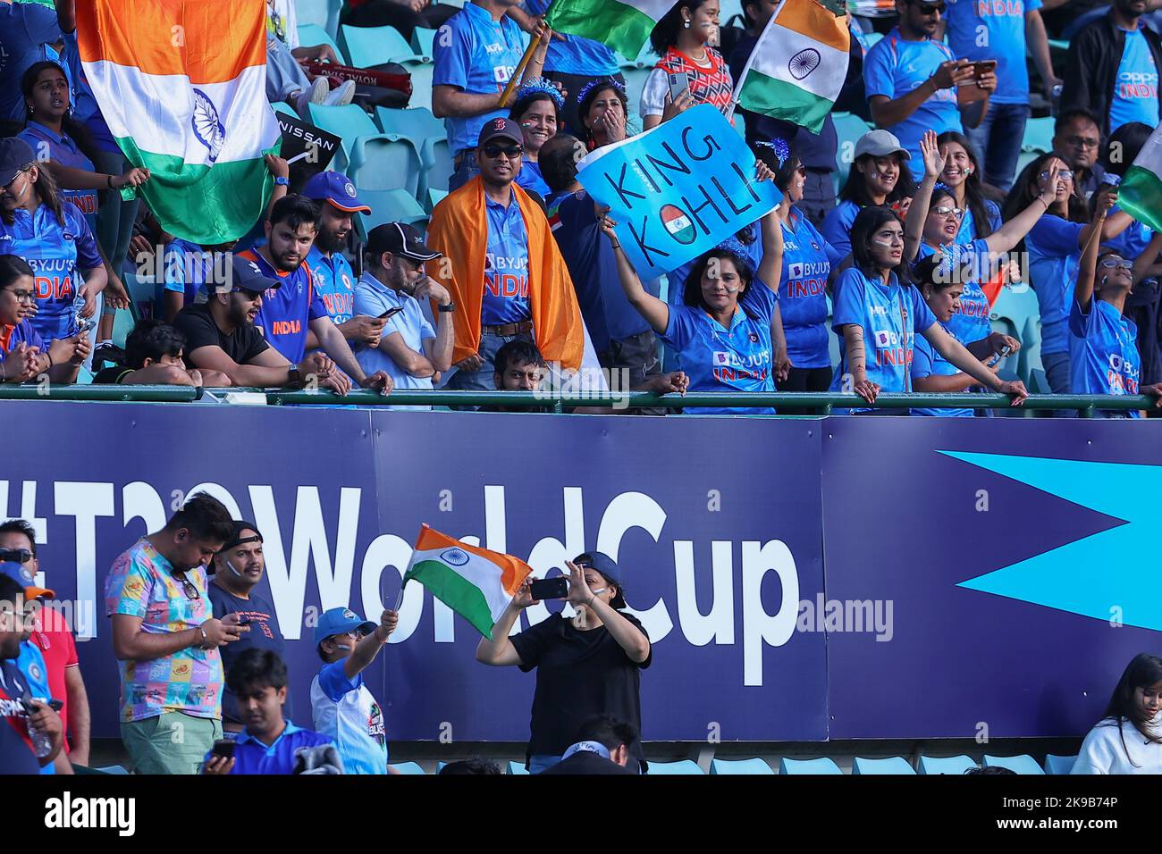 27.. Oktober 2022; Sydney Cricket Ground NSW, Australien: T20 World Cup Cricket, Niederlande gegen Indien: Indien-Fans zeigen ihre Unterstützung Stockfoto