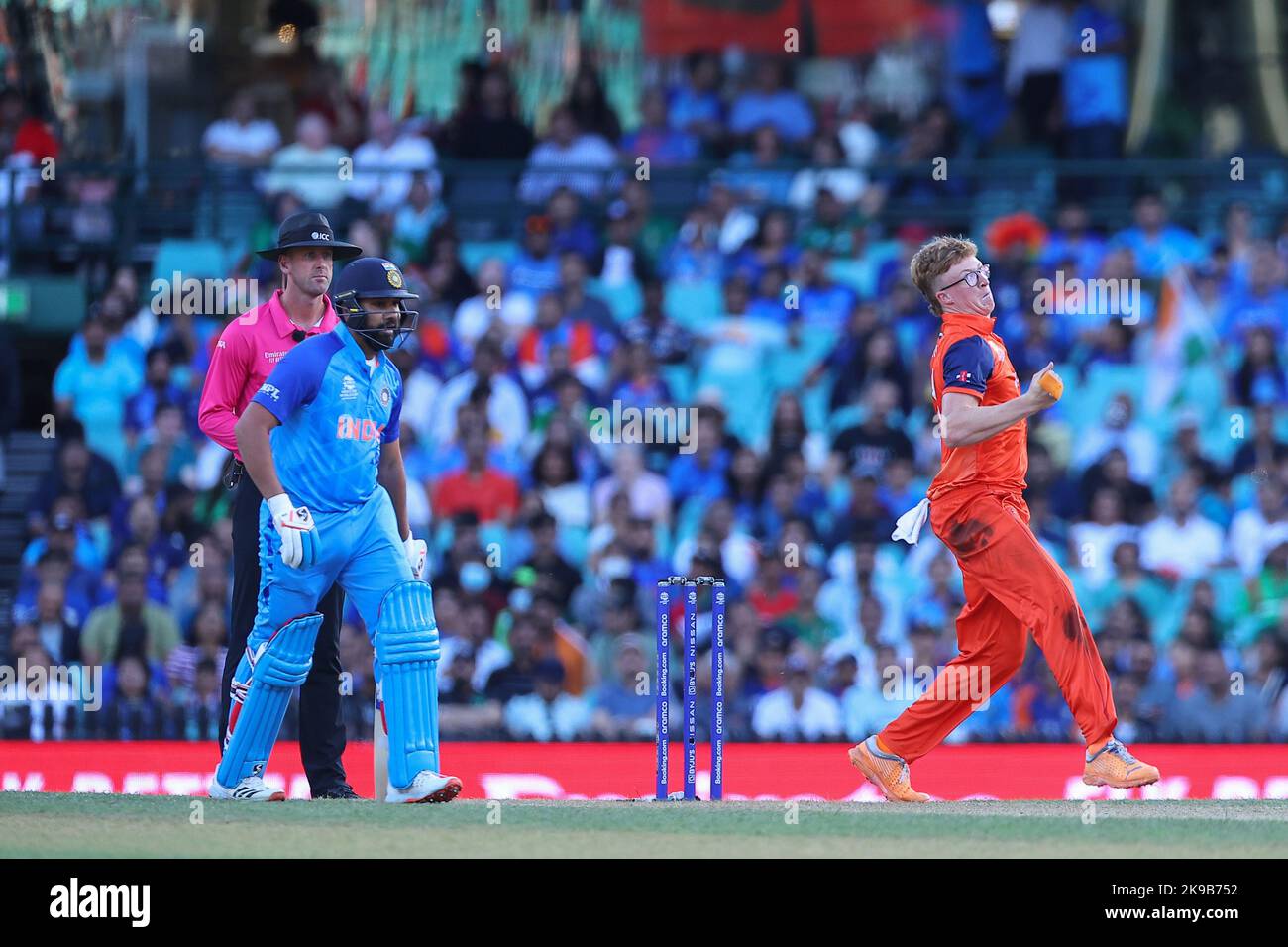 27.. Oktober 2022; Sydney Cricket Ground NSW, Australien: World Cup Cricket T20, Niederlande gegen Indien: Tim Pringle von Netherlands Bocles Stockfoto