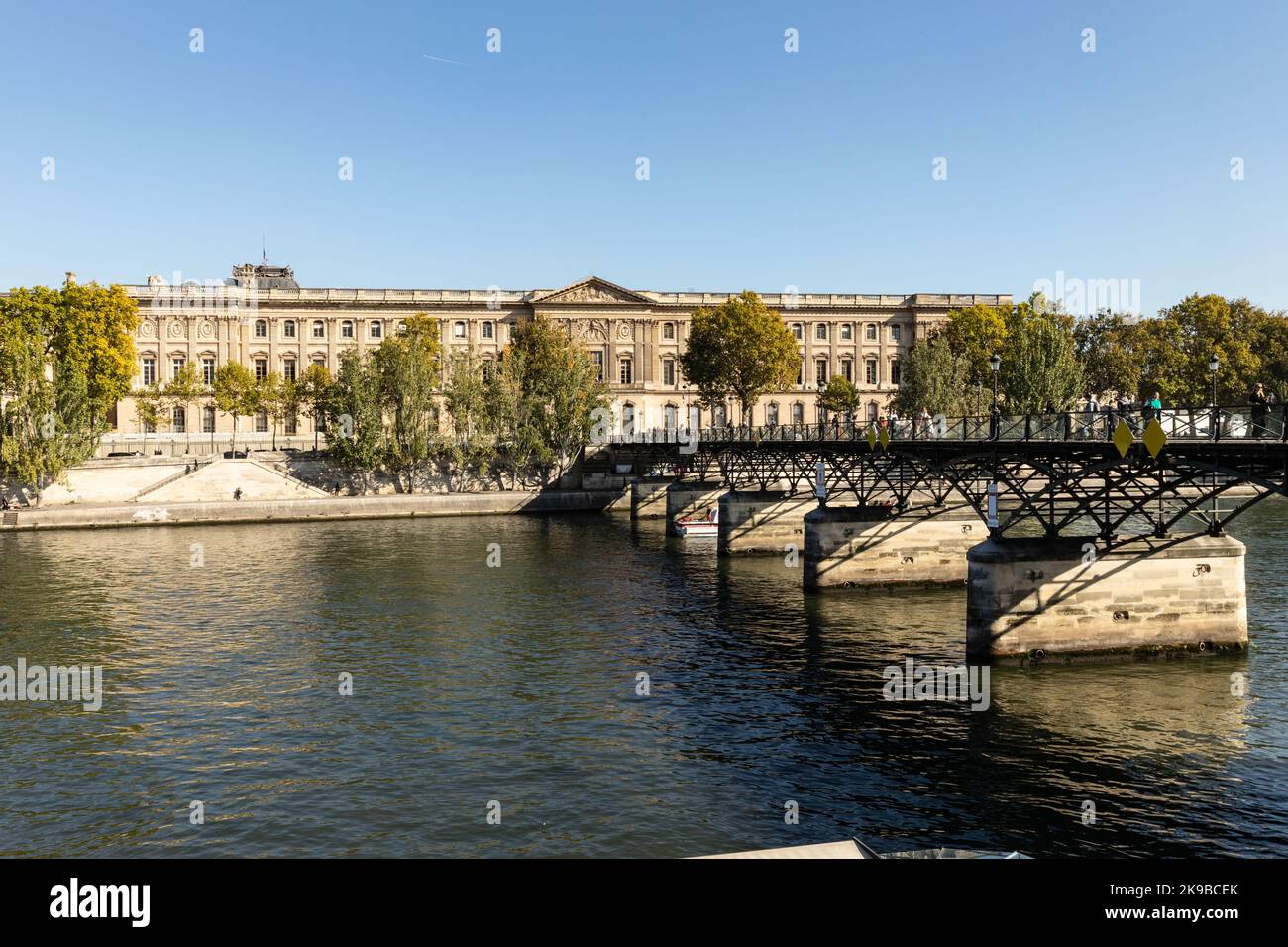 Louvre bridge Fotos und Bildmaterial in hoher Auflösung Alamy