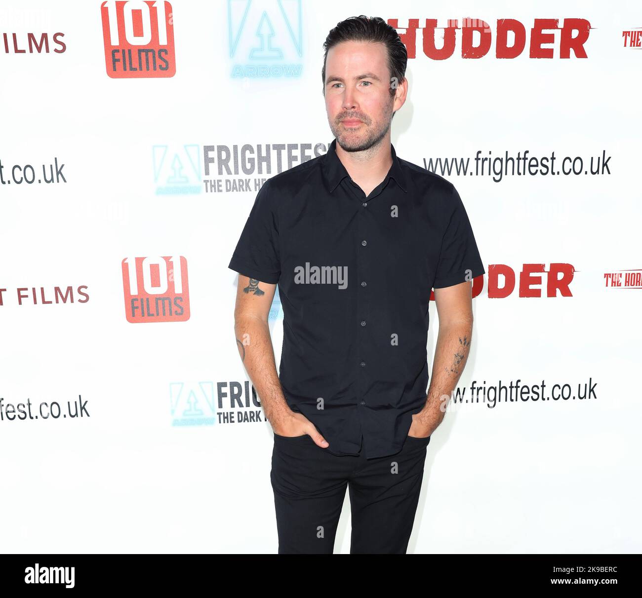 Der amerikanische Filmregisseur und Schauspieler Zach Cregger nimmt an der Premiere von „Barbarian“ beim Arrow FrightFest Teil, das am Cineworld Leicester Square in London stattfindet. Er wa Stockfoto