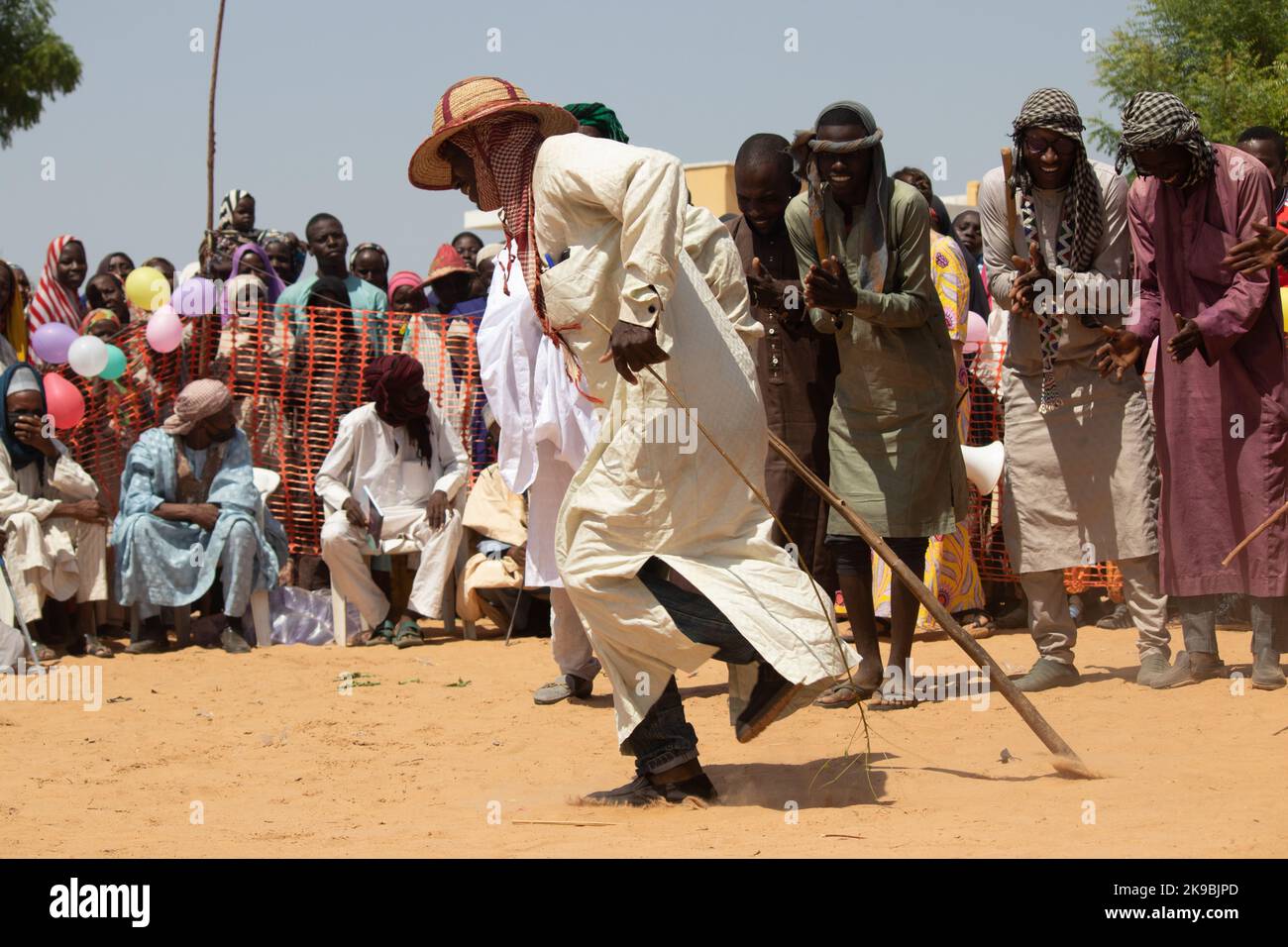 Afrikanische Stämme, Nigeria, Borno State, Maiduguri Stadt. Fulani-Stammesmitglieder traditionell in Stammeszeremonie gekleidet, traditionell gekleidet Stockfoto