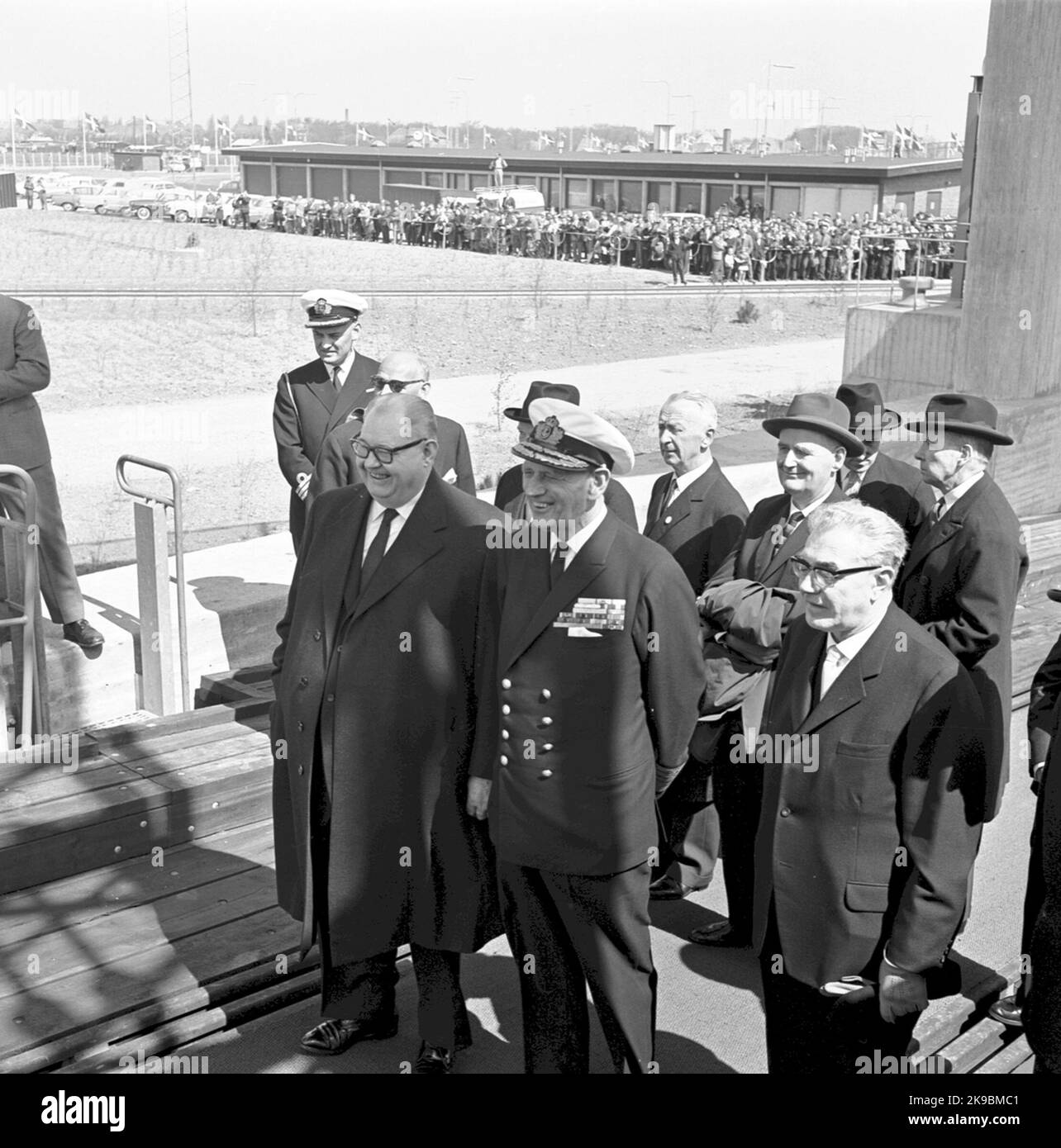 Einweihung der 'Bird Road Line' zwischen Rodbyhavn, Lolland, Dänemark und Puttgarden, Fehmarn, Deutschland. Die neue Fährlinie heißt auf der dänischen Fugleflugtslinie und auf der deutschen Vogelfluglinie "The Bird Road Line", da die Linie der Flugstrecke der Zugvögel folgt. Dänemarks König Fredeik IX, 2. von rechts Stockfoto