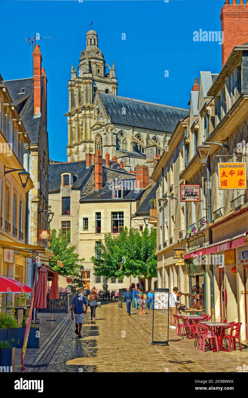 Stadtzentrum und Kathedrale in Blois, der Hauptstadt des Départements Loir-et-Cher, in Centre-Val de Loire, Frankreich. Stockfoto