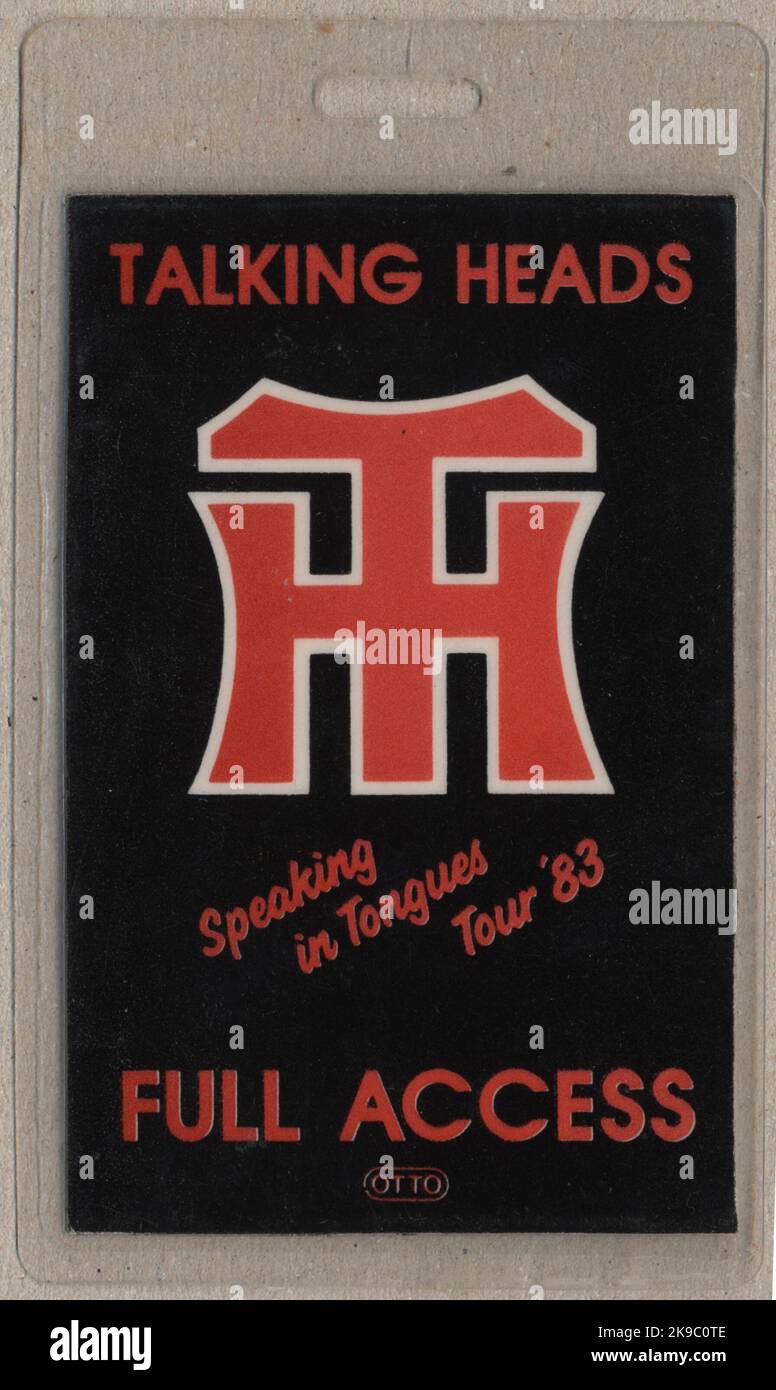 Laminat für Rockkonzerte, wie es von Straßenbesatzungen und Bandmitgliedern verwendet wird. Speaking in Tongues Tour 1983, Amerika, voller Zugangspass. Stockfoto