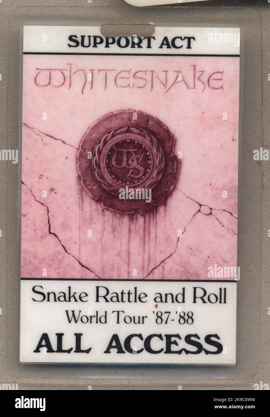 Laminat für Rockkonzerte, wie es von Straßenbesatzungen und Bandmitgliedern verwendet wird. Whitesnake American Tour 1987 1988 Snake Rattle and Roll. Stockfoto