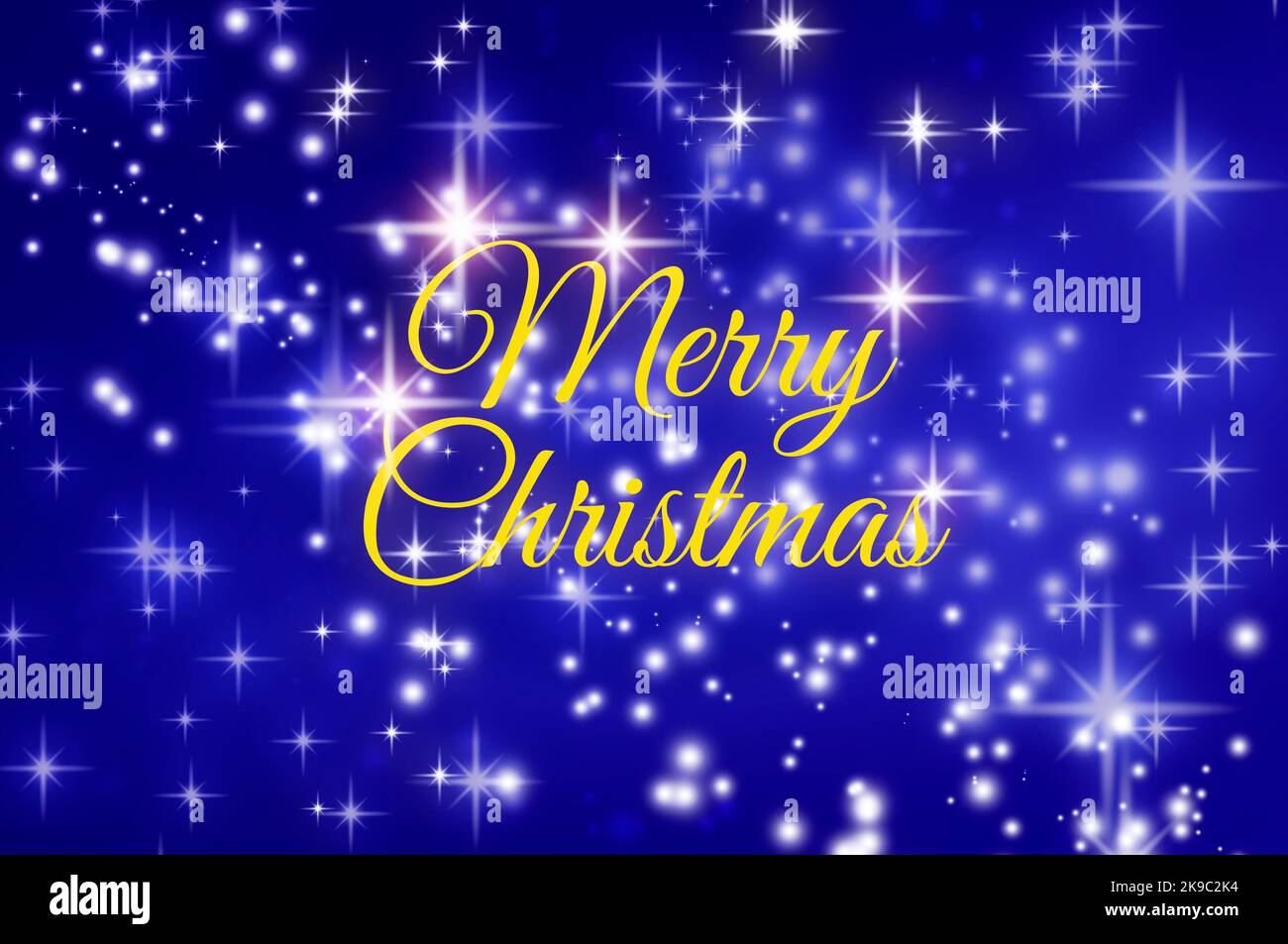 Frohe Weihnachten wünscht Text auf blauem Hintergrund mit leuchtenden Sternen. Weihnachtsfeier Konzept. Stockfoto