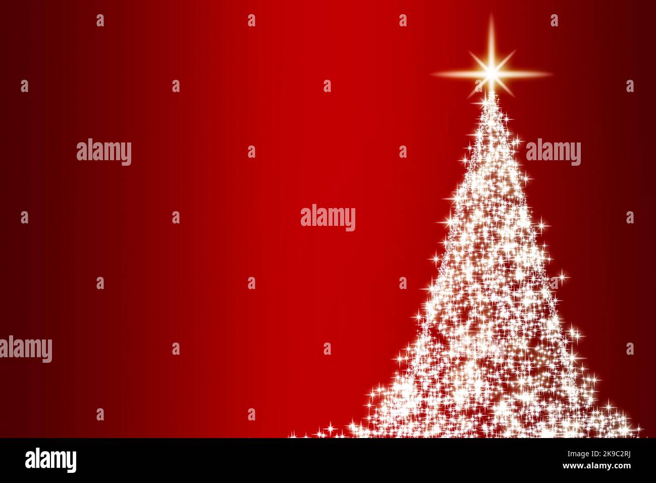Leuchtende Sterne wie Kiefern auf rotem Hintergrund mit anpassbarem Platz für Text. Weihnachtsfeier Konzept. Stockfoto