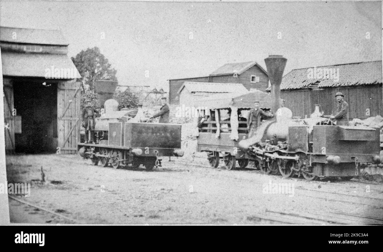 Norberg Railway. Von links Lokomotive 1 'Norberg' mit Lokomotiven N P Lantz und Lok 2 'Åmänningen' mit Fahrer ABR. Andersson. Stockfoto