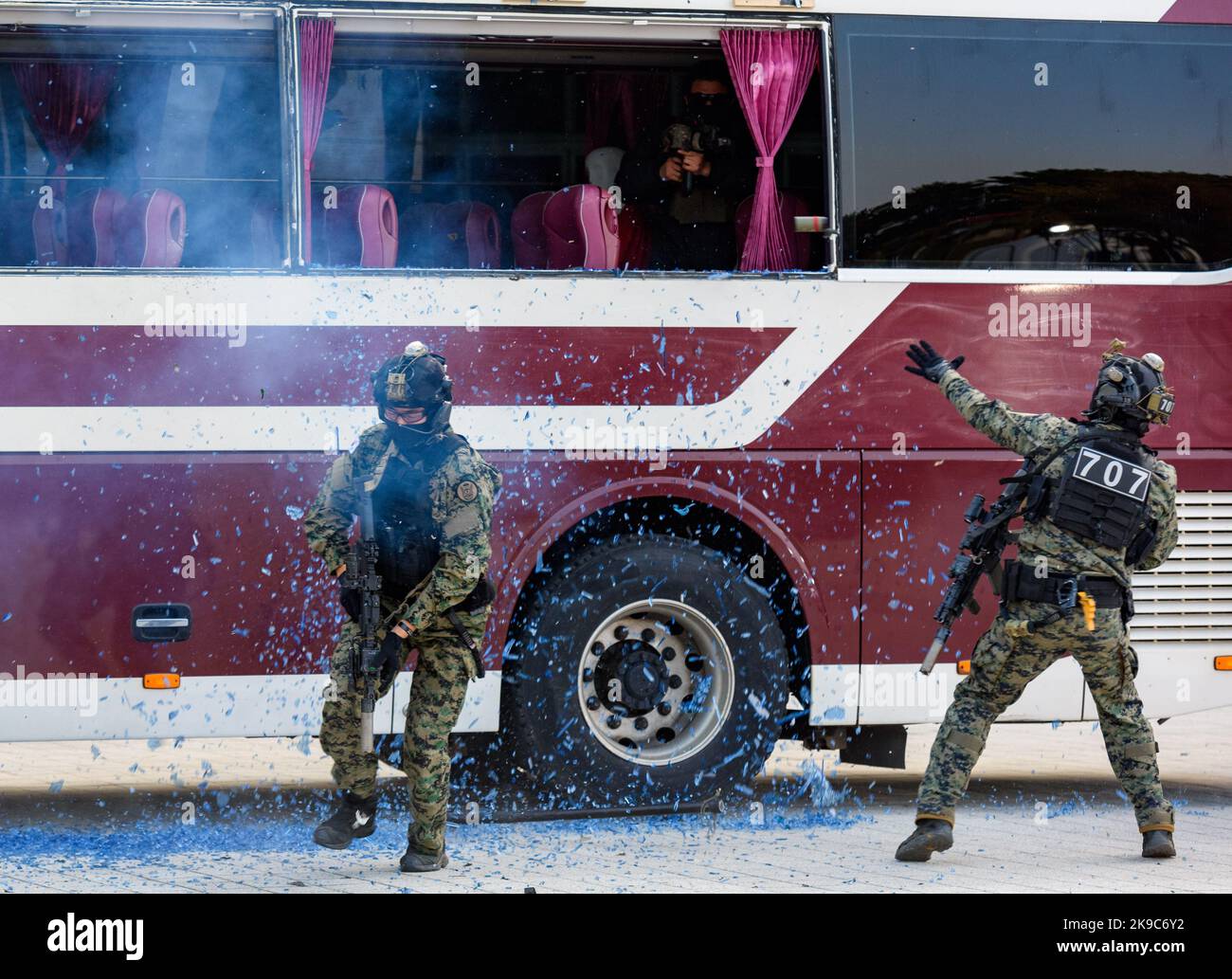 Goyang, Südkorea. 27. Oktober 2022. Die Mitglieder des Anti-Terror-Teams der südkoreanischen Armee nehmen an einem nationalen umfassenden Anti-Terror-Training Teil. Die Übung kommt inmitten internationaler Sorgen über Terrorismus, Naturkatastrophen und Sorgen über Nordkorea.mehrere Regierungsbehörden, darunter die Polizei, die Küstenwache, das Verteidigungsministerium, die Feuerwehr und die Geheimdienste des Landes, nahmen an der Übung Teil. Kredit: SOPA Images Limited/Alamy Live Nachrichten Stockfoto