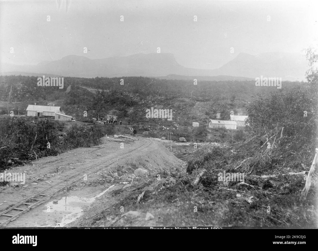 Der nationale Grenzweg wird gebaut. Lapporten tonen im Hintergrund Stockfoto