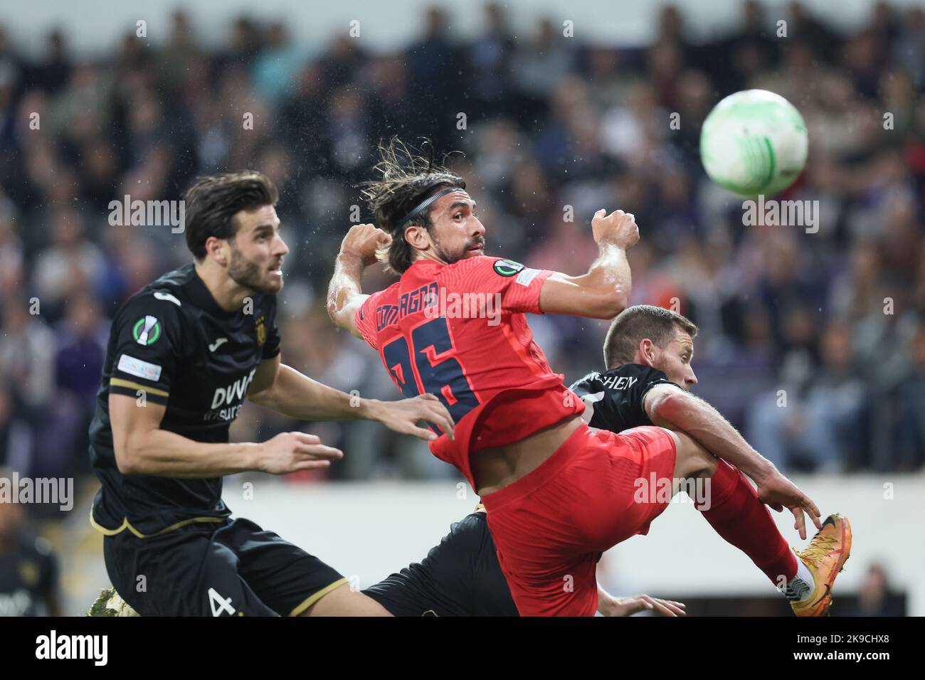 Andrea Compagno von FCSB erzielt ein Tor während eines Fußballspiels zwischen dem belgischen RSC Anderlecht und dem rumänischen FCSB am Donnerstag, dem 27. Oktober 2022, in Brüssel, am fünften Tag in der Gruppenphase der UEFA Conference League. BELGA FOTO BRUNO FAHY Quelle: Belga Nachrichtenagentur/Alamy Live News Stockfoto