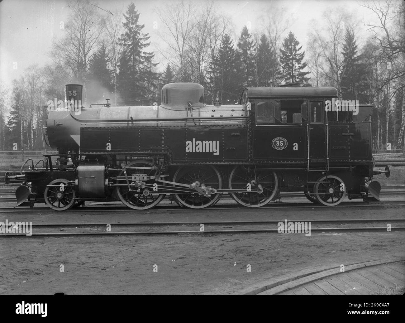 MyJ Lok 35. Lieferfoto. Wurde Svedala genannt. Die Lokomotive wurde von Motala Workshop hergestellt und hatte die höchste Geschwindigkeit von 80 km pro Stunde. Verkauft 1941 an die Staatsbahnen und erhielt Littera SJ S6 1619. 1971 in Malmö geschabt. Stockfoto