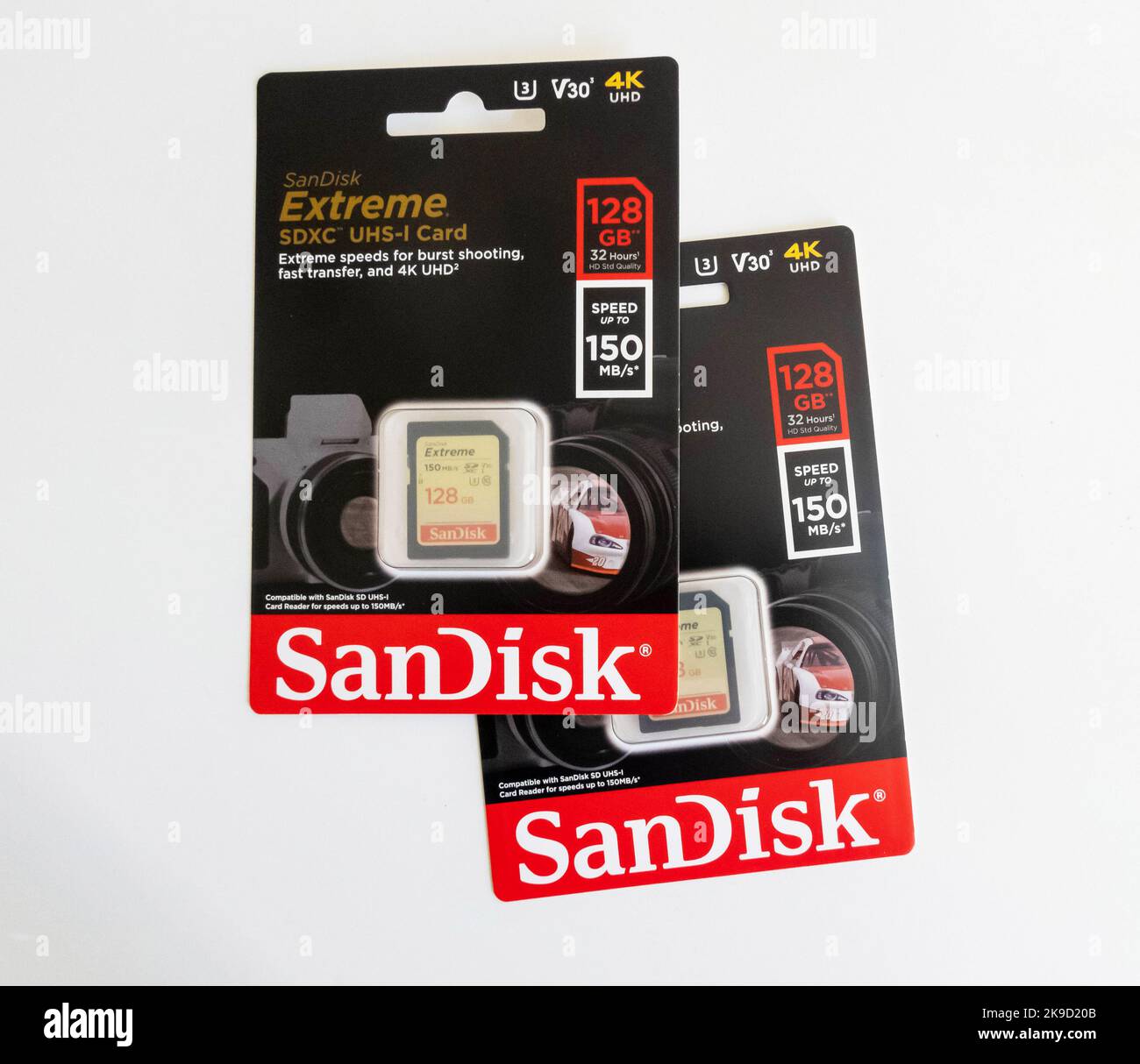 Zwei SanDisk 128-GB-Speicherkarten im Paket Stockfoto