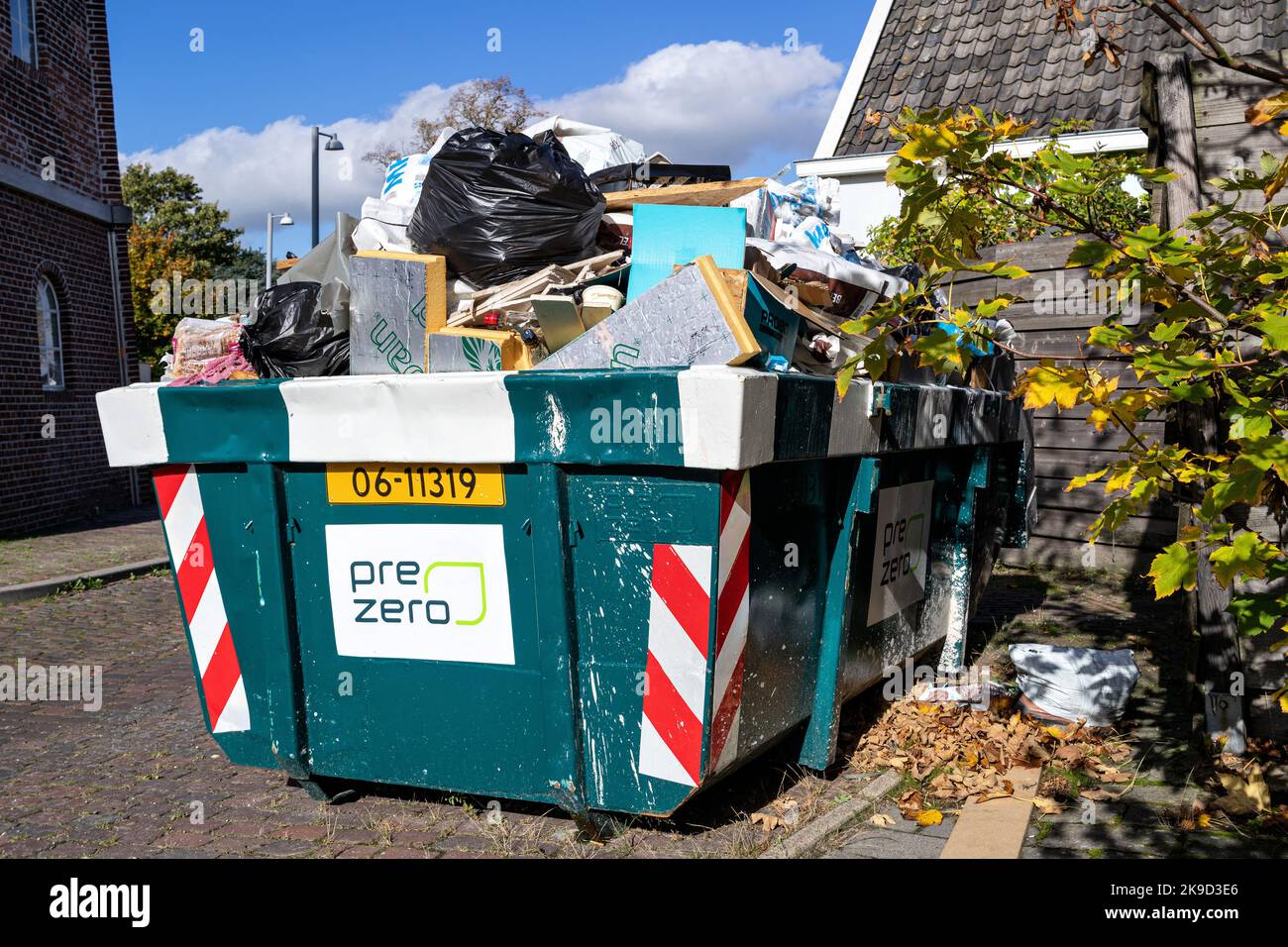 PreZero-Abrollbehälter Stockfoto