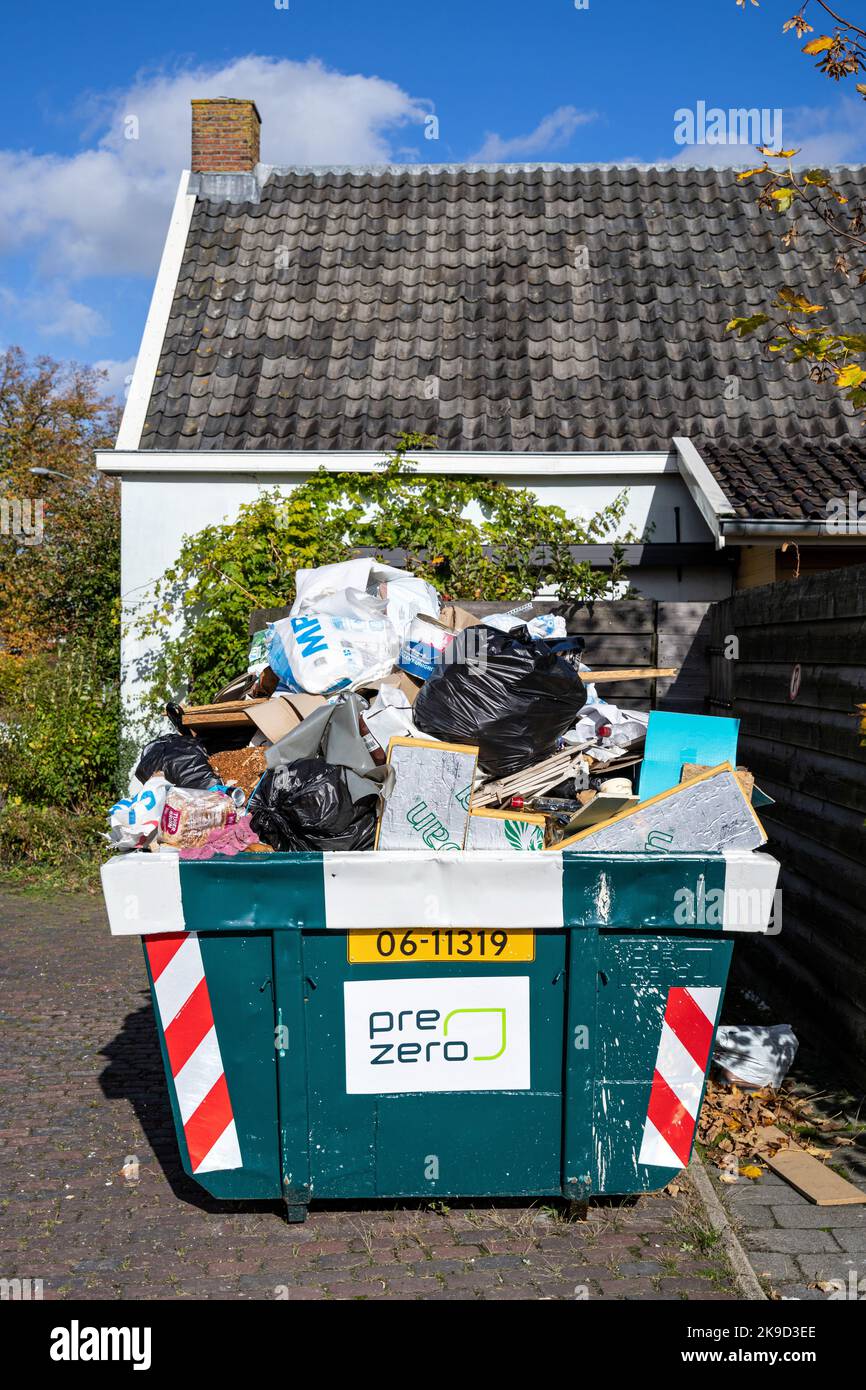 PreZero-Abrollbehälter Stockfoto