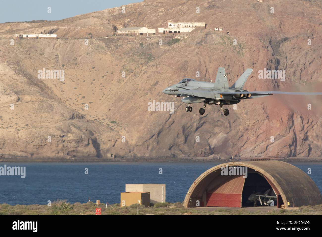 Die Hornets der spanischen Luftwaffe landen während der SIRIO 22-Übung auf dem Luftwaffenstützpunkt Gando. Stockfoto