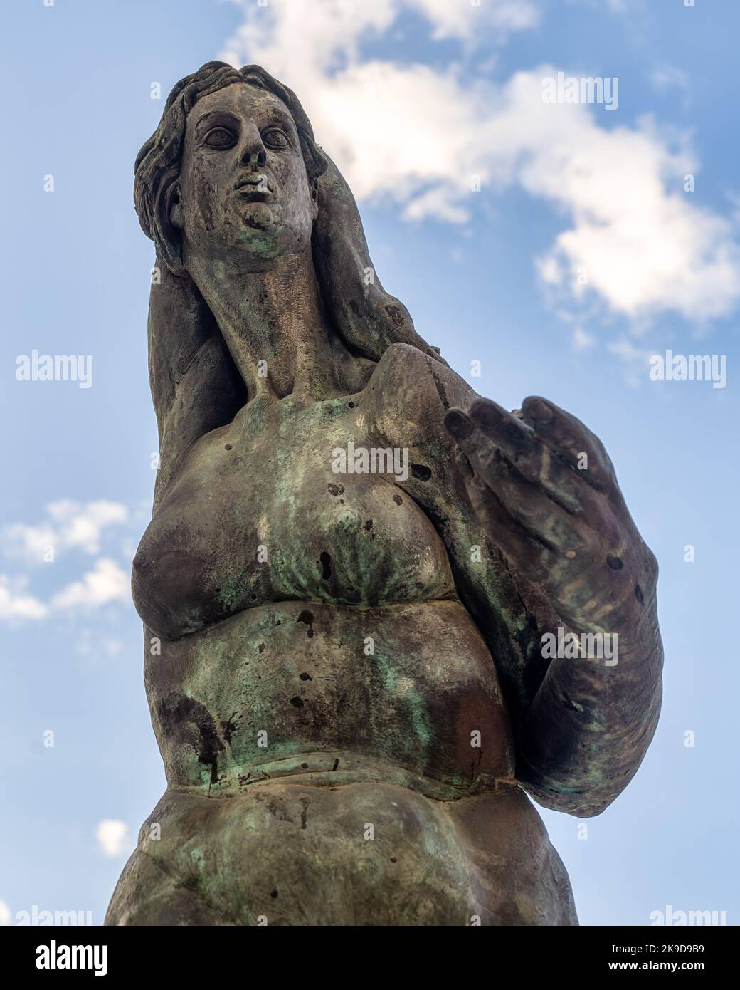 Die Skulptur namens Mujer von Juan Bordes in Alicante, Spanien Stockfoto