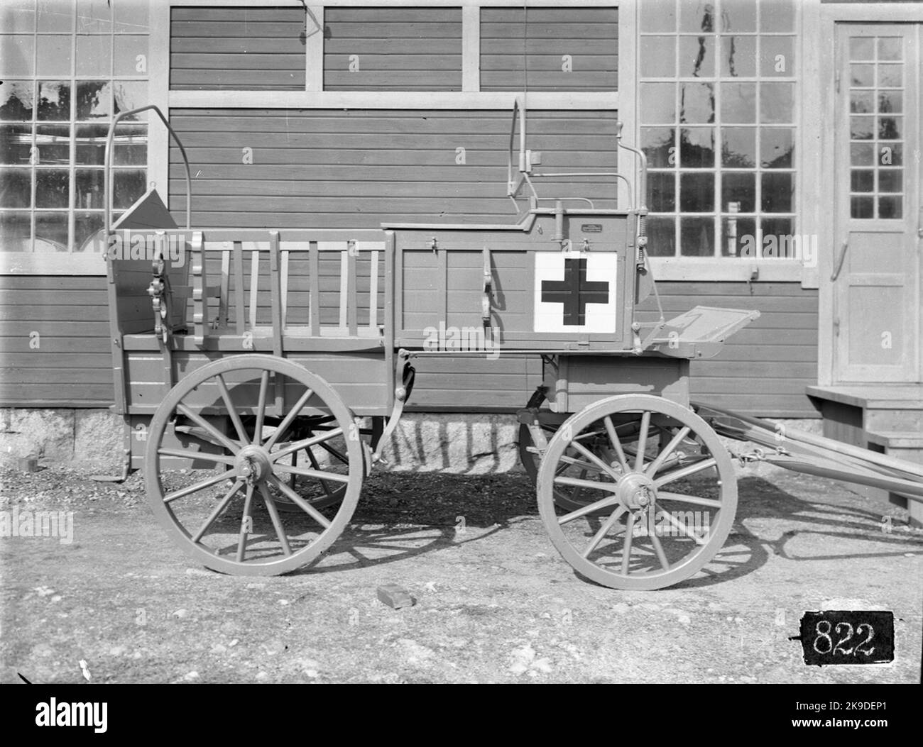 Brotwagen mit rotem Kreuz Stockfoto