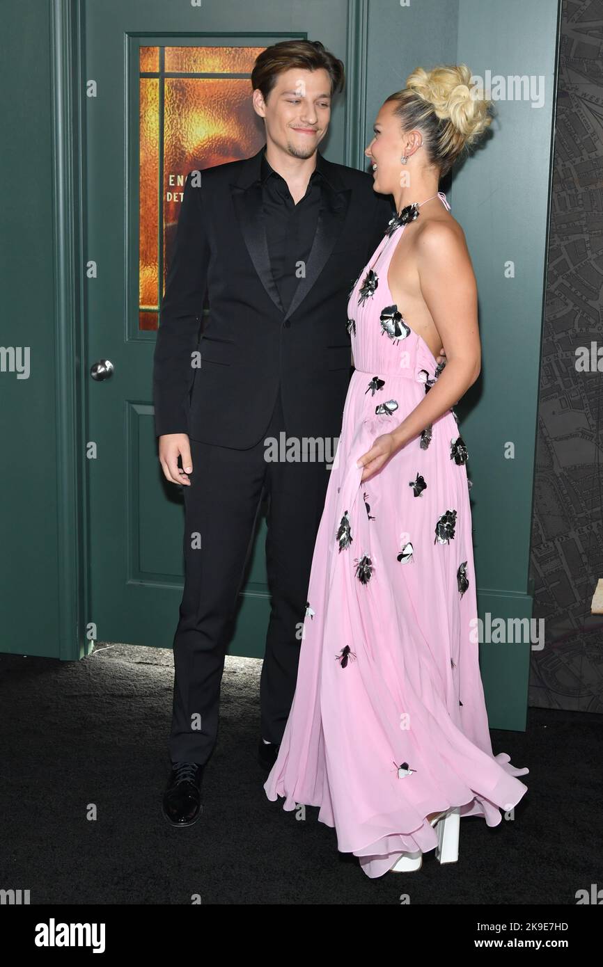 Jake Bongiovi und Millie Bobby Brown Stockfoto