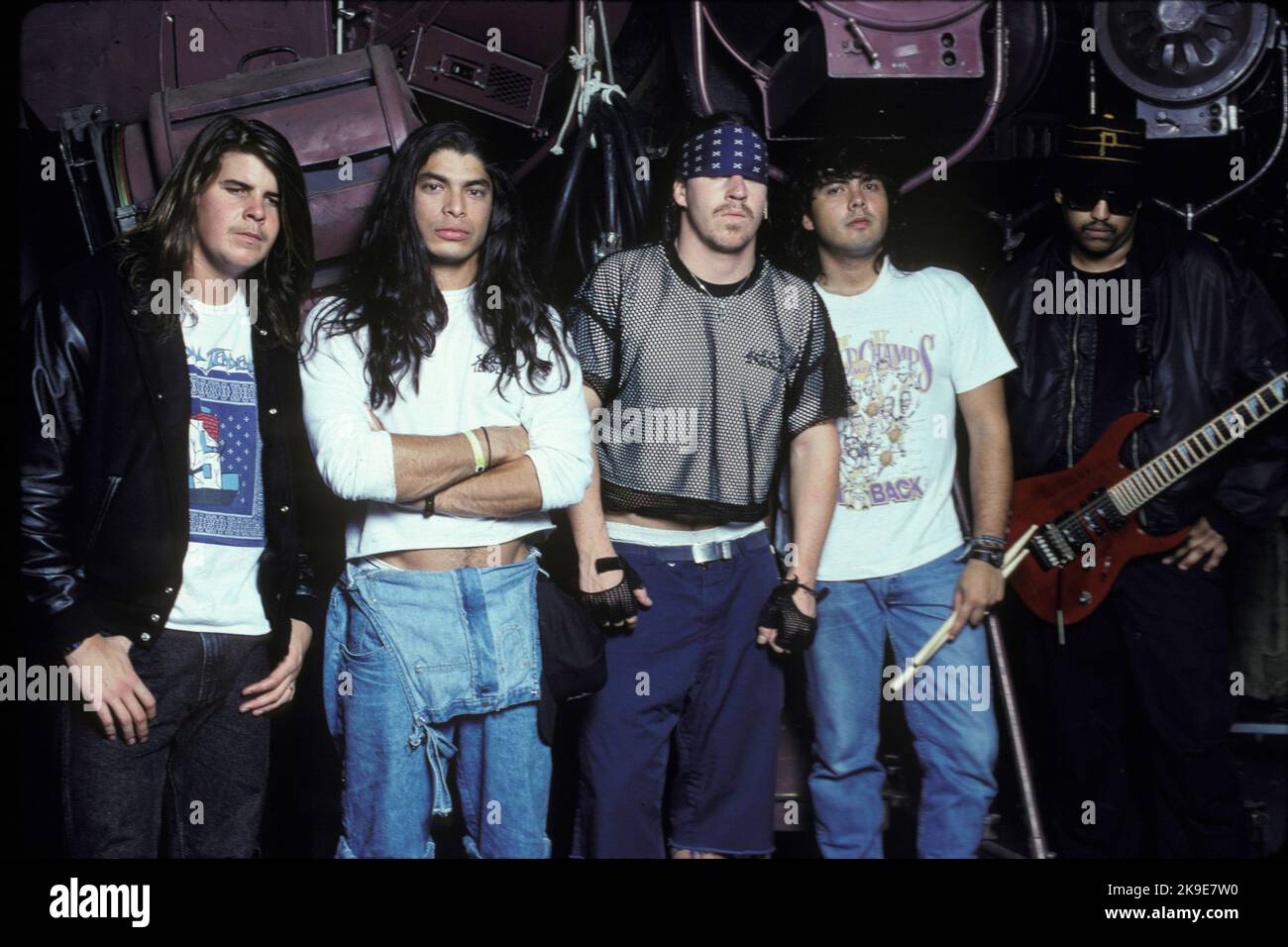 NEW YORK CITY, NY OKTOBER 12: Mike Muir, Robert Trujillo, RJ Herrera, Mike Clark und Rocky George von Selbstmordtendenzen posieren für ein Porträt im Studio am 12. Oktober 1990 in New York City, New York. Kredit: mpi04/MediaPunch Stockfoto