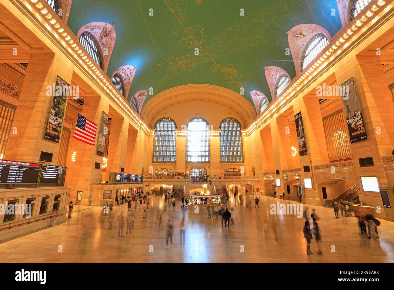 Pendler und Touristen in der Grand Central Station. Es ist der größte Bahnhof der Welt nach Anzahl der Plattformen: 44, mit 67 Gleisen. Stockfoto