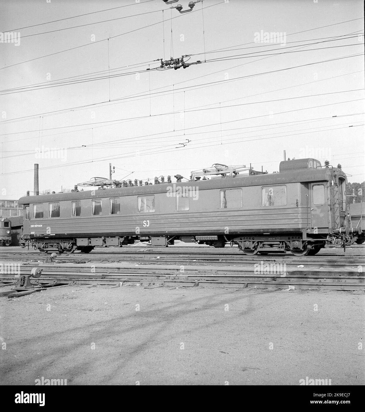 Die Staatsbahnen, SJ B07 3603. Der Wagen hat zwei verschiedene Luftschlangen auf dem Dach. Beide haben Schweizer Herkunft. Es wurde in Hässleholms Werkstätten bestellt, wurde aber 1947 von Kockums in Malmö fertiggestellt. Der Trolley wurde verwendet, um den Leistungsabtrieb während eines Spaziergangs zu untersuchen, insbesondere die Neigung zu Halterungen. Sie wurde 1988 aufgehoben. Stockfoto