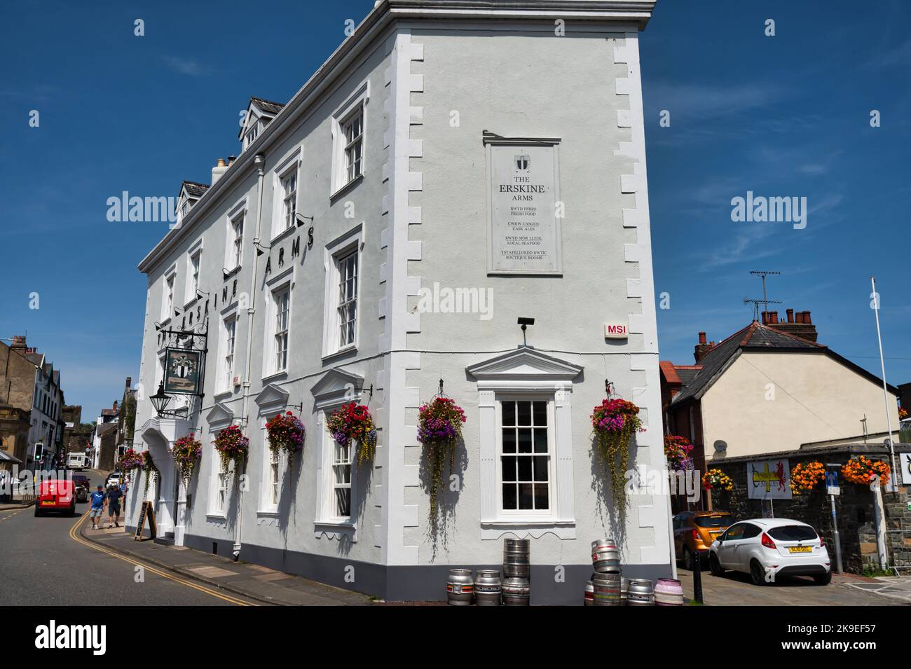 Cownwy, Großbritannien, 16. Juli 2022: Die Bar Erskine Arms im Dorf Cownwy, Nordwales. Stockfoto