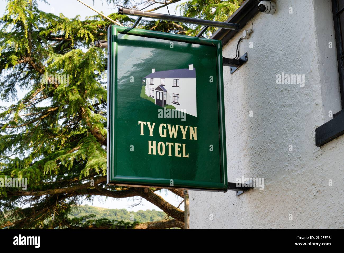ROWEN, UK - 16. Juli 2022: Das Schild für das Ty Gwyn Hotel und die Bar im Dorf ROWEN in Nordwales. Stockfoto